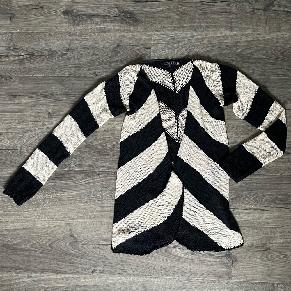 TCEC sweater size medium